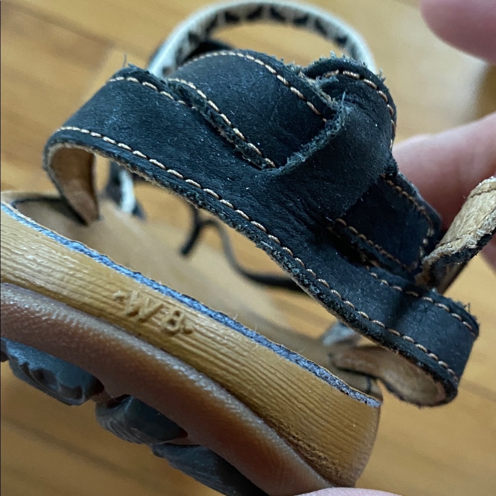 Beautiful Chaco sandals - Picture 5 of 8